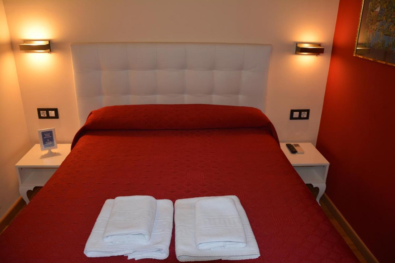 Center Gran Via Hotel Барселона Екстериор снимка