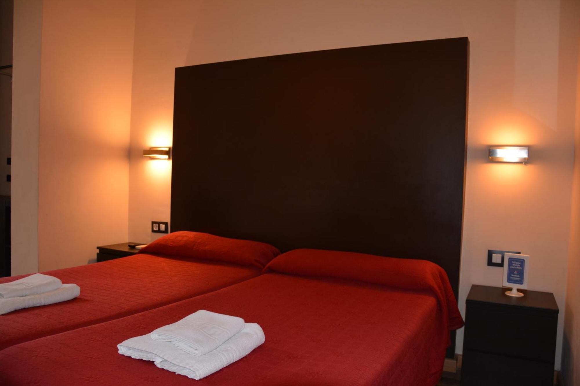 Center Gran Via Hotel Барселона Екстериор снимка