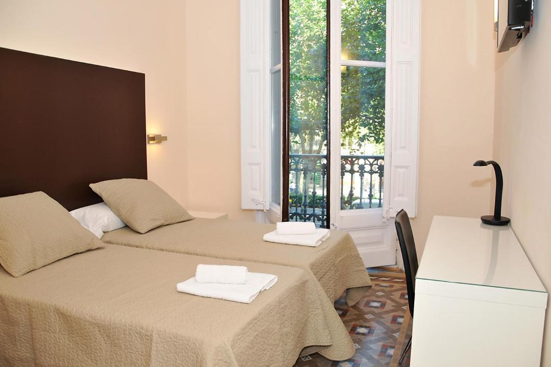 Center Gran Via Hotel Барселона Екстериор снимка