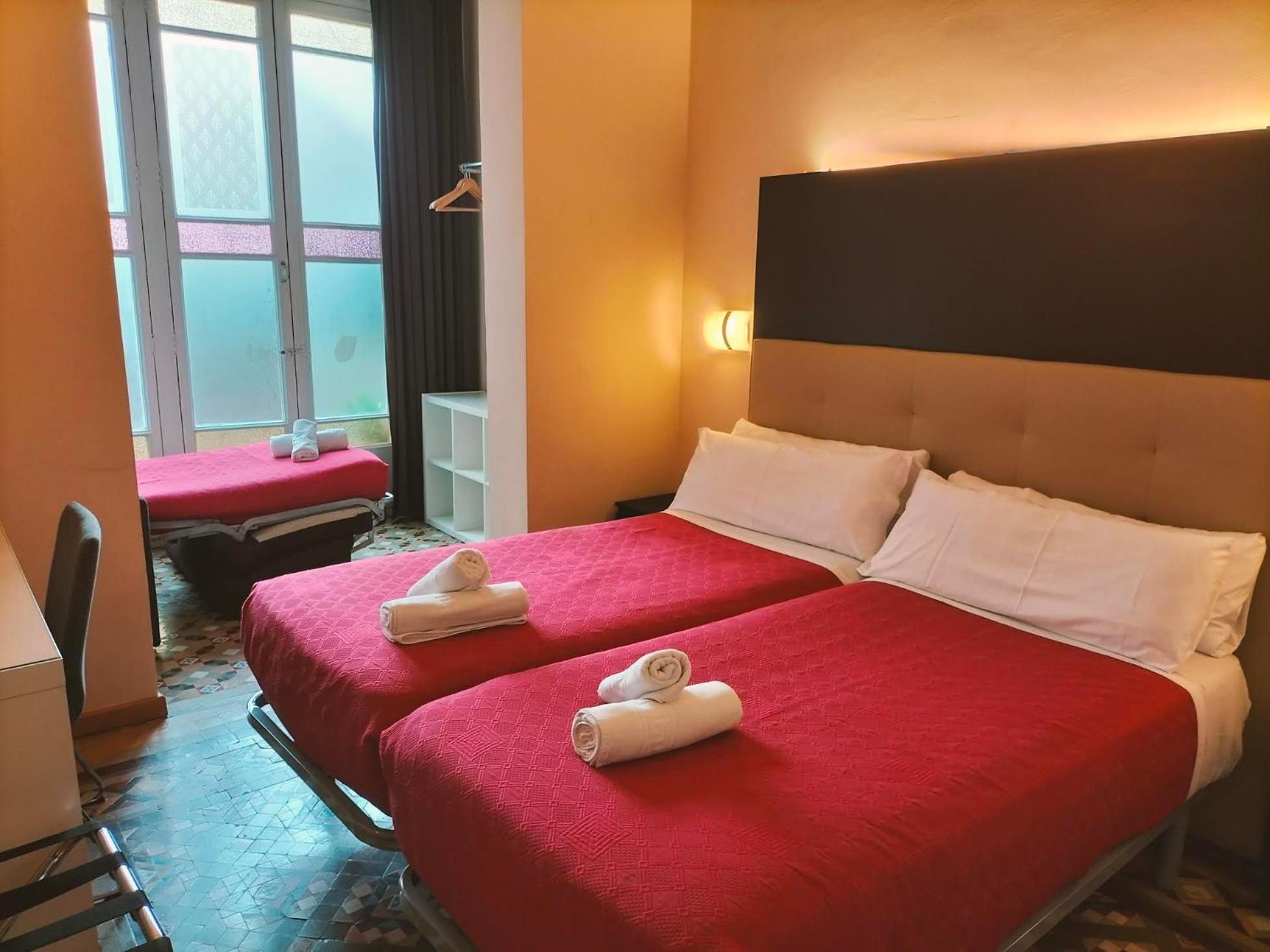 Center Gran Via Hotel Барселона Екстериор снимка