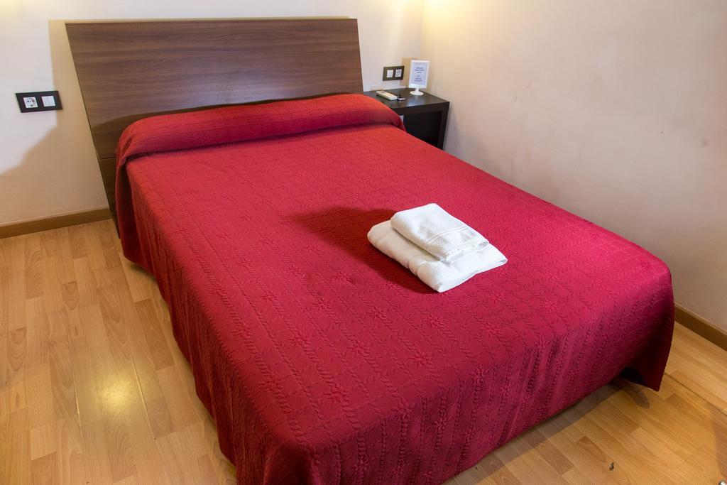 Center Gran Via Hotel Барселона Екстериор снимка