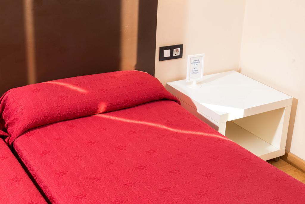 Center Gran Via Hotel Барселона Екстериор снимка