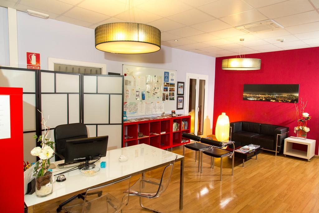 Center Gran Via Hotel Барселона Екстериор снимка