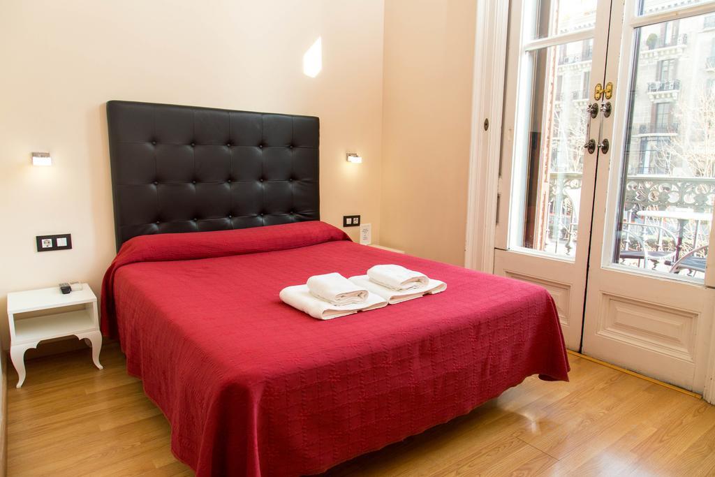 Center Gran Via Hotel Барселона Екстериор снимка