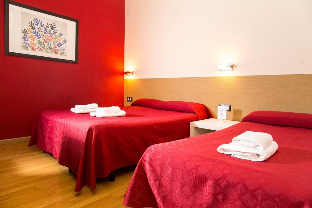 Center Gran Via Hotel Барселона Екстериор снимка